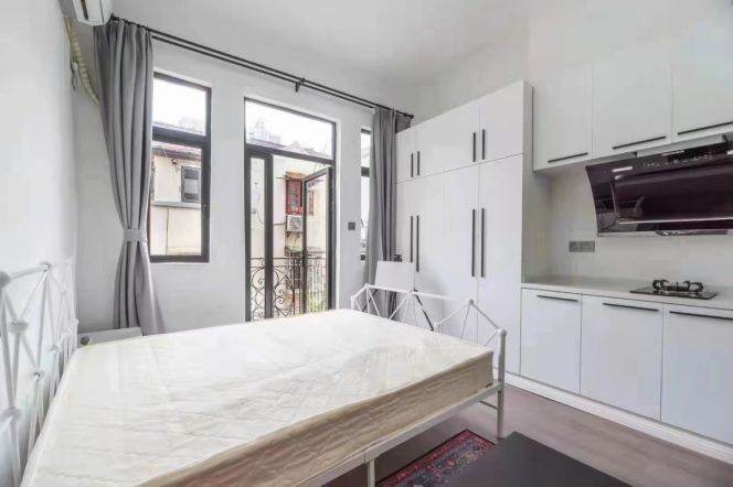 Bright 1Br+Balcony @ L9/12 Jiashan rd station
