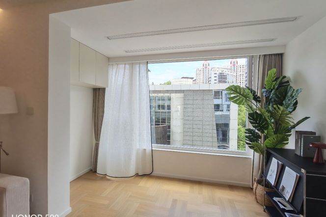 Jiangsu road, Newly renovated, 3Br 2Ba 150Sqm, L2/11