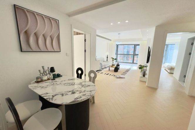 west nanjing Road -bright & comfortable- quality apartment- convenient location 