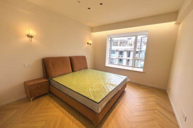 2 Brs, 1 Living room, Open Balcony/Floor heating/Central ac/Oven, 120 sqm @ Weining metro L2