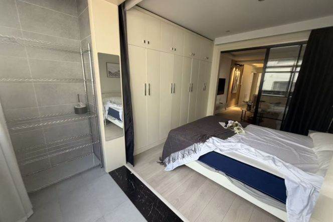 2brs near L10/L11 jiaotong uni station