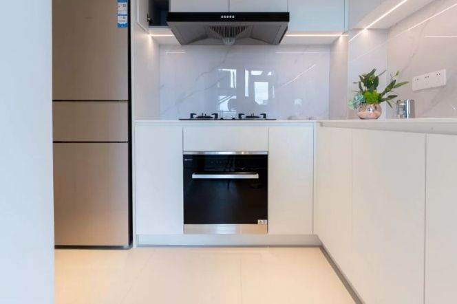 modern 2brs floor heating modern furniture beside Xujiahui park 