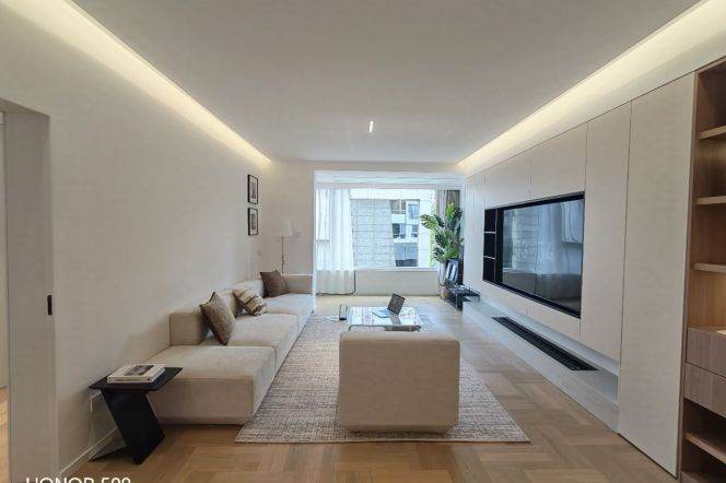 Jiangsu road, Newly renovated, 3Br 2Ba 150Sqm, L2/11