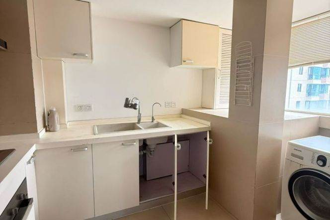 IAPM South Road Station is very close, with a high level of privacy. It has 3 bedrooms.