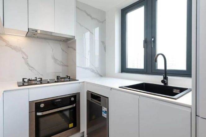 Modern 3brs open balcony floor heating nice view near west nan jing road line 2,12,13 only 22K