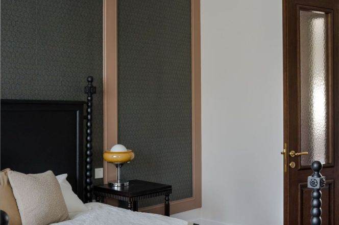Xingguo Road, Huaihai Villa, windows offering views of greenery，L 10