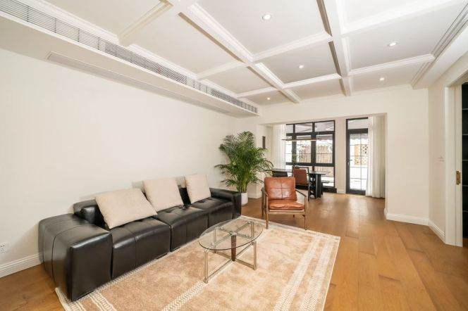3 Brs, 2 Baths with Terrace/Floor heating/Oven, 180 sqm @ Jingan temple L2&7