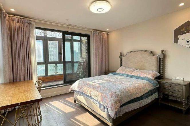Surrounded by water, a top-floor duplex with a terrace and balcony