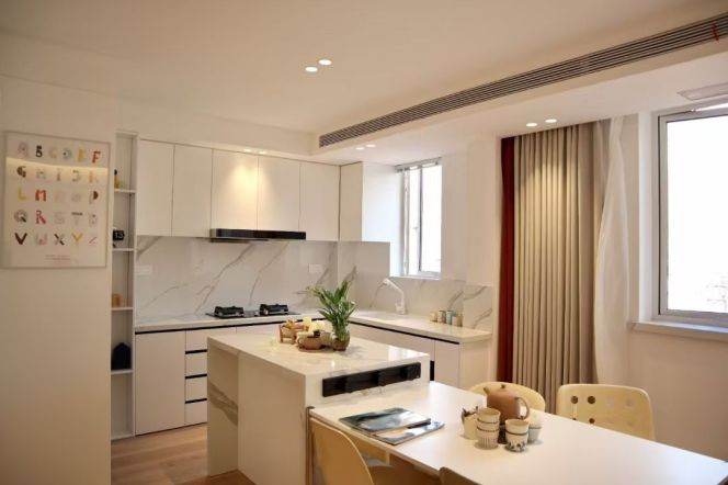 4 Brs, 2 Baths, Open Balcony/Floor heating/Oven/Dish washer, 170 sqm@ People Square L1,2&8