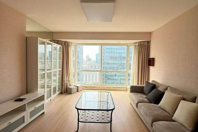 IAPM South Road Station is very close, with a high level of privacy. It has 3 bedrooms.