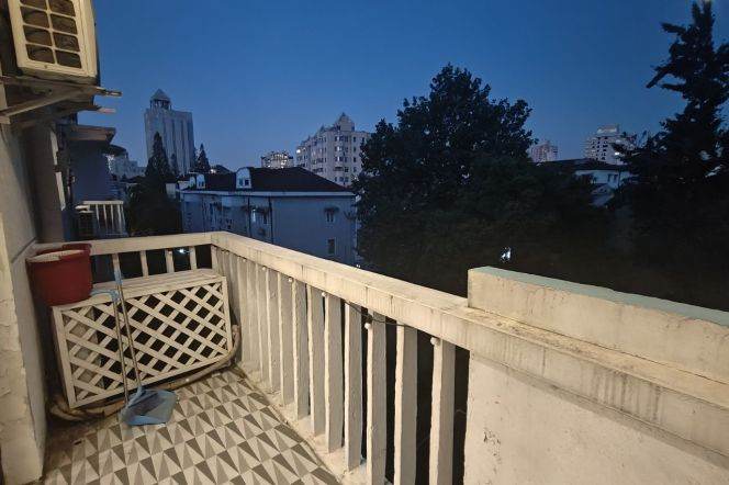 Xuhui,Middle Huaihai Rd./2Br/Bathtub/Balcony/walk-in closet