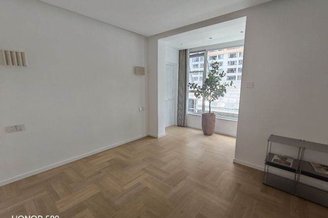 Jiangsu road, Newly renovated, 3Br 2Ba 150Sqm, L2/11