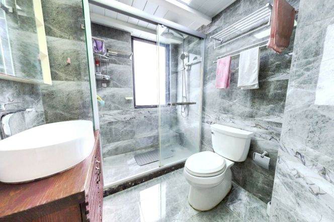 Jiaotong University, 152 square meters, 3 bedrooms with underfloor heating, parking space