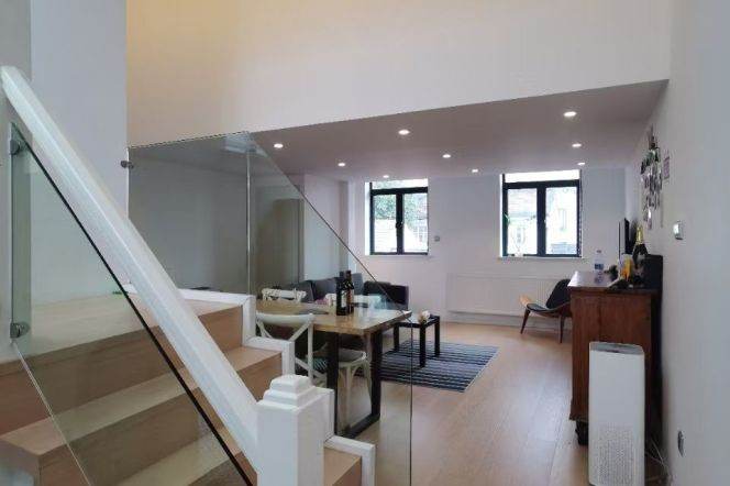 Quiet clean Lane Apt with private rooftop terrace @ line 9,12 Jiashan Rd.