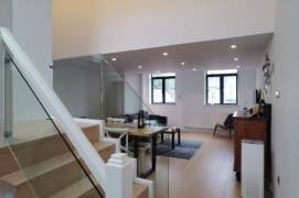 Quiet clean Lane Apt with private rooftop terrace @ line 9,12 Jiashan Rd.