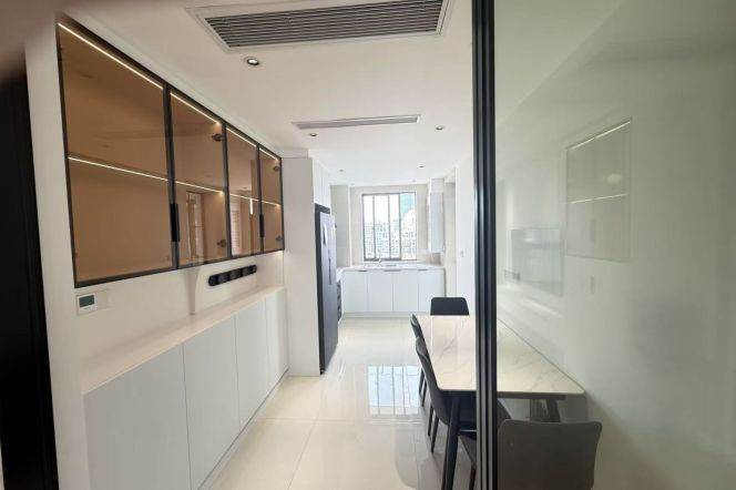 modern 2brs floor modern furniture near line 3,4 and 9 ,close to Xujiahui only 15.3K