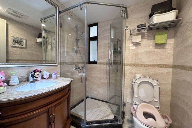 Gubei, upscale neighborhood, large 4-bedroom apartment, available for marriage residence rental