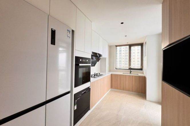 Brand new decoration 3brs with floor heating and balcony in Lian yang area