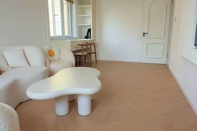 Hongqiao lu station spacious 1br with lift with 9k