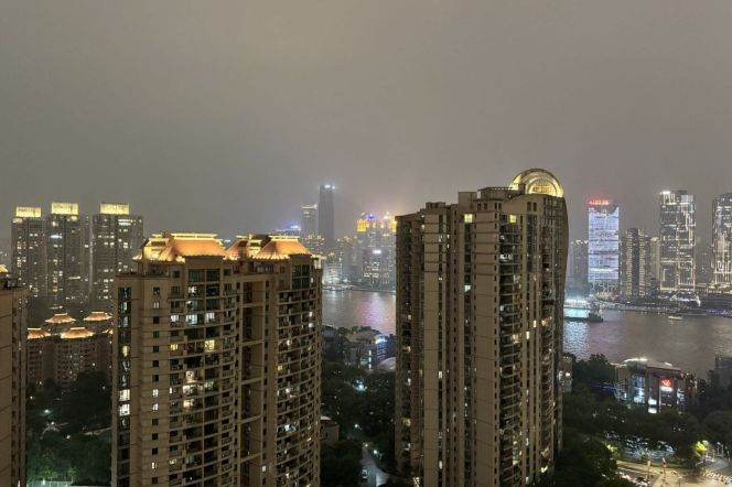 super modern brand new big 2brs floor heating nice view balcony beside IFC ,Huang pu river
