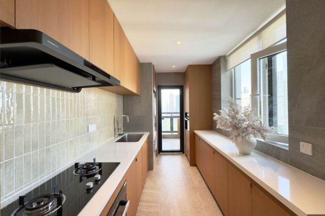 super modern brand new big 2brs floor heating nice view balcony beside IFC ,Huang pu river