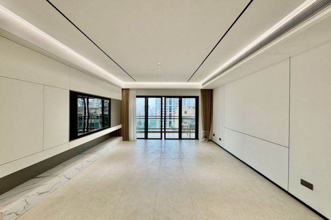 brand new big 4brs floor heating open balcony in most popular compound Lujiazui IFC 