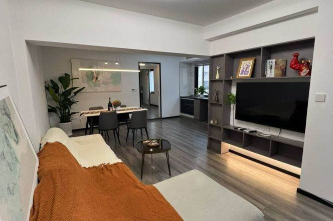  Spacious 3br with floor heating nr Jing'an Temple &Changshu rd 