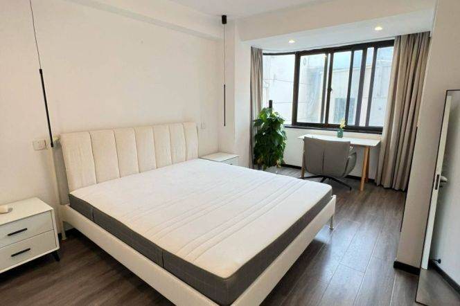  Spacious 3br with floor heating nr Jing'an Temple &Changshu rd 