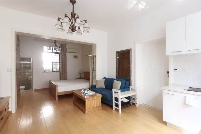 Charming quiet Lane Apt with big windows+oven+floor heating @ iapm