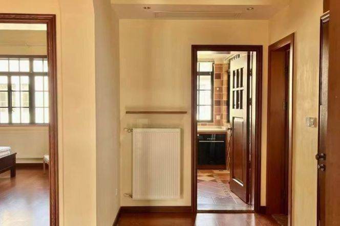 Unique 2br old house in Xuhui   Line 1/7/9 