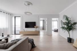 Nice balcony 3Brs/2Lrs/2Bts apt nr Xujiahui,M1/4/9/11
