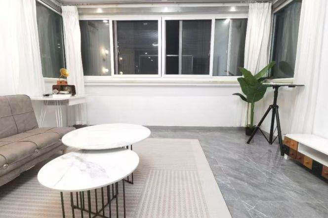Modern Bright 2br Apt has elevator super close to metro @ Changning 