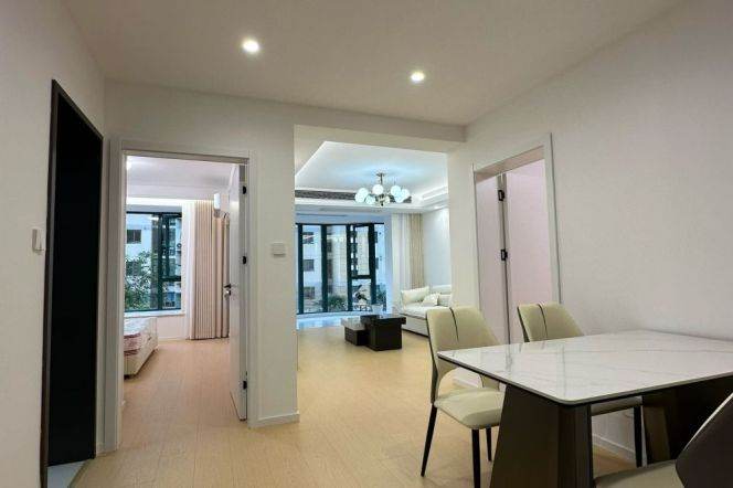 Elevator Spacious 2Br/2Lr/1Bt Close to L2/3/4 Zhongshan Park Station 
