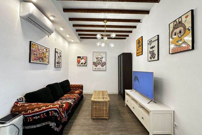 2br-Yard - 2 minutes to Line 1/10/12 - South Shaanxi Road
