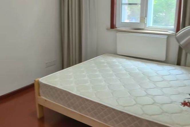  Cozy 1br old house nr Middle Huaihai Rd Line 1&13