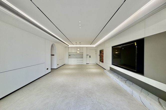 brand new big 4brs floor heating open balcony in most popular compound Lujiazui IFC 