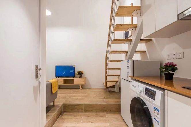 Fully Furnished 1Br with Kitchen &Bath Iapm
