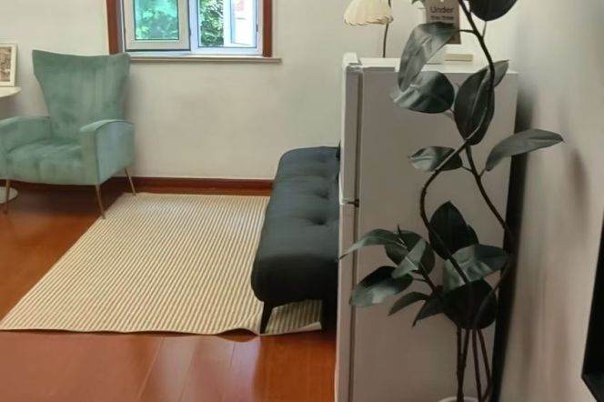 Cozy 1br old house nr Middle Huaihai Rd Line 1&13