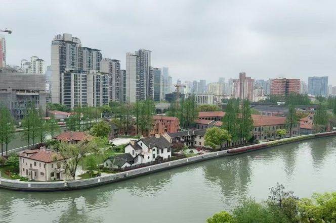 Modern decoration 3brs with floor heating an river view beside Su zhou river ,