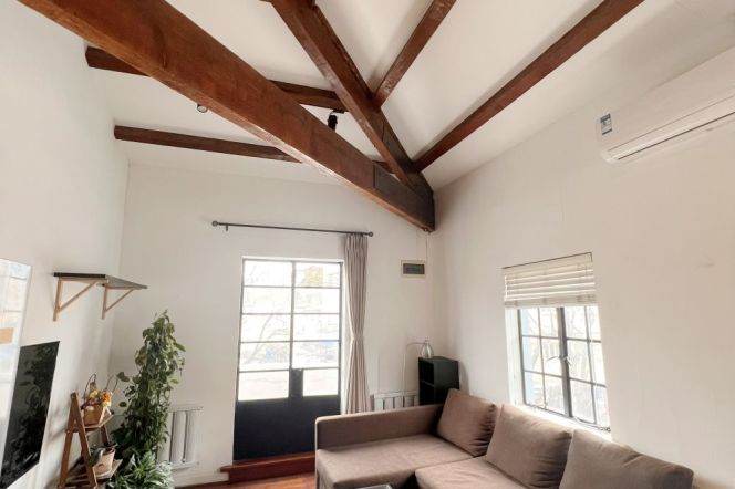Jiashan Lu Historic building Apt. Outdoor balcony 