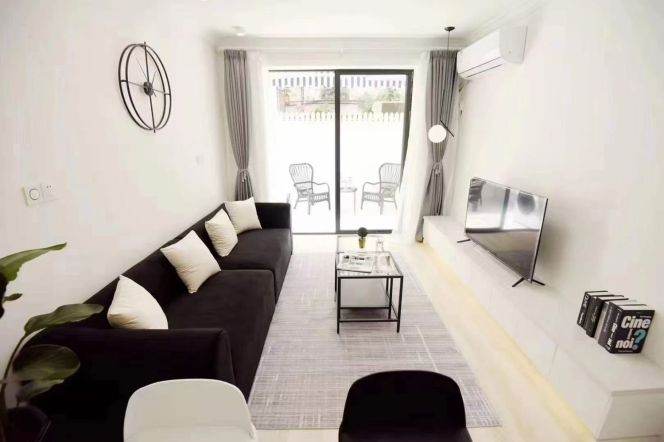 Fully furnished 1Br w. Patio 