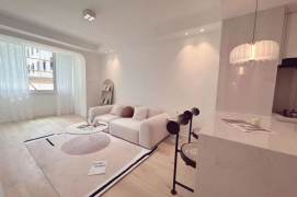 Spacious 1Br w. big Wardrobe Xujiahui