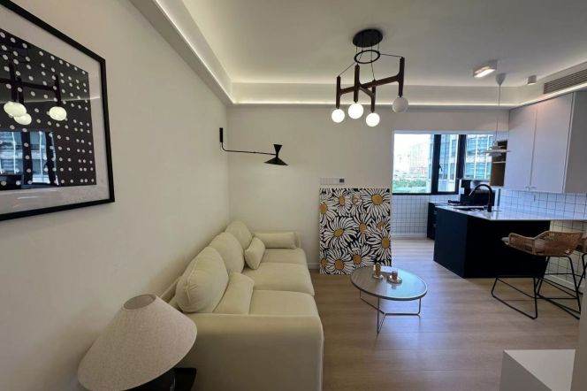 Modern decoration 1bedroom with floor heating and balcony nearby  west nan jing road CBD 