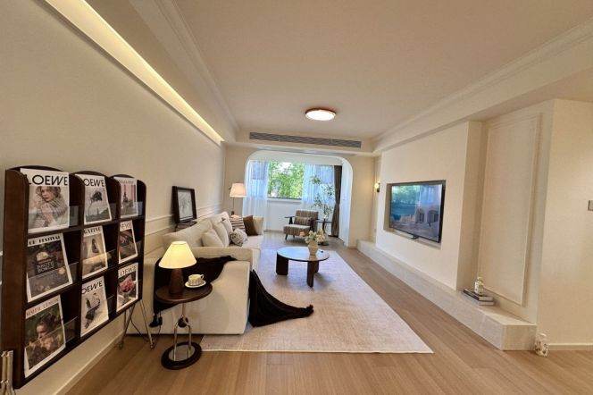 Moddern decoration 3brs with floor heating and balcony in Gubei 