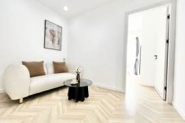 10.5k Bright 2Br Nr Changshou Rd.line7/13 close to The Creek.