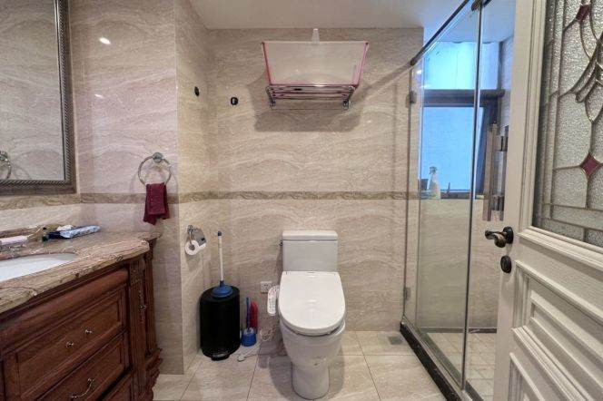 Gubei, upscale neighborhood, large 4-bedroom apartment, available for marriage residence rental