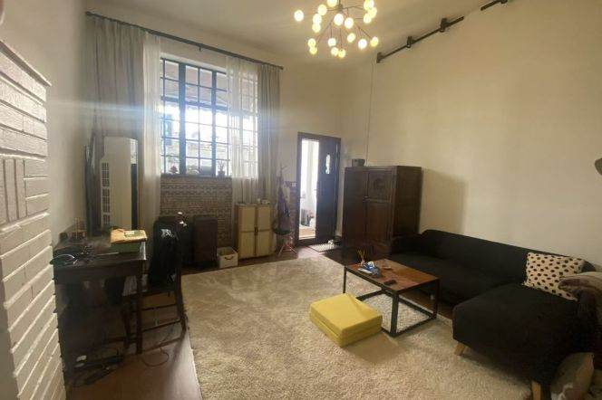 1 br near L1/L10/L12 south shaanxi rd station+yard+high ceilling