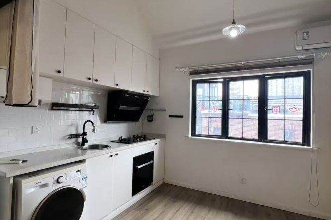 Jing'an temple 1BR apartment with terrace