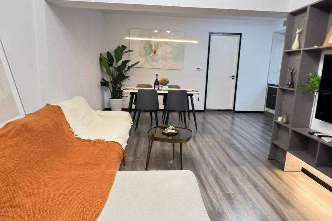  Spacious 3br with floor heating nr Jing'an Temple &Changshu rd 