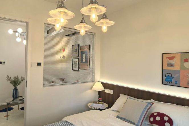 brand new apartment- elevator - friendly landlady- line 1 South Huangpi Road